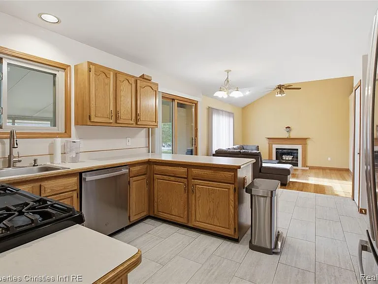 6474 Bedview Dr — Photo 13