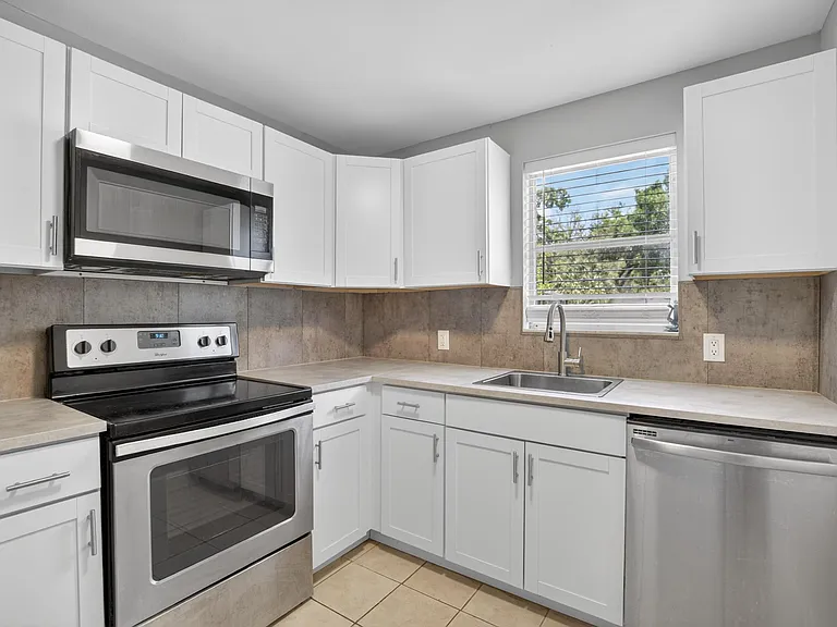 3301 W Woodlawn Ave #2 — Photo 6