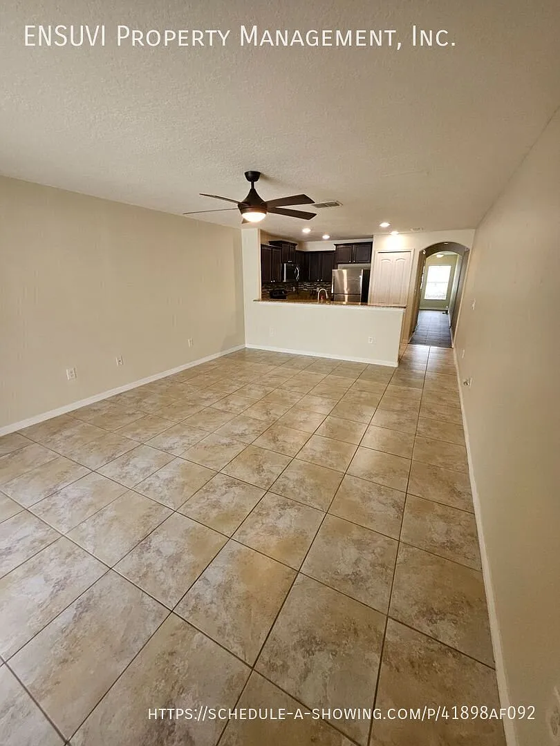 2 Bedroom 2.5 Bathroom Beautiful Townhouse — Photo 3