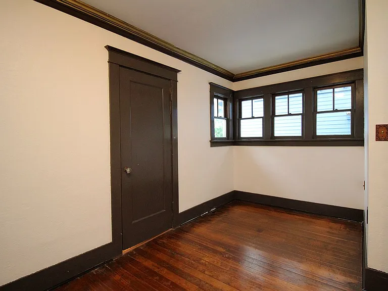 141 NE Bryant St — Photo 16