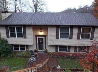 5006 Howards Fork Dr, Cross Lanes, WV 25313