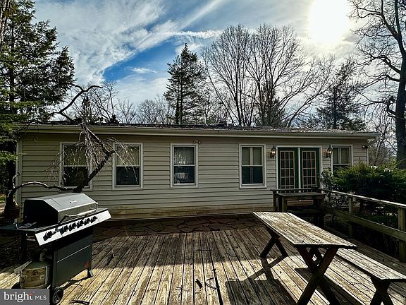 5th image of 18 Dew Wood Ct
