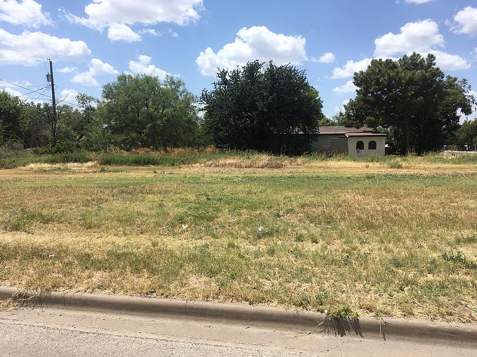 2nd image of 501 W Avenue V