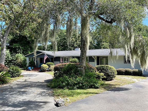 3rd image of 246 Dogwood Ln