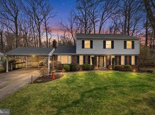 2228 Loch Lomond Dr, Vienna, VA 22181