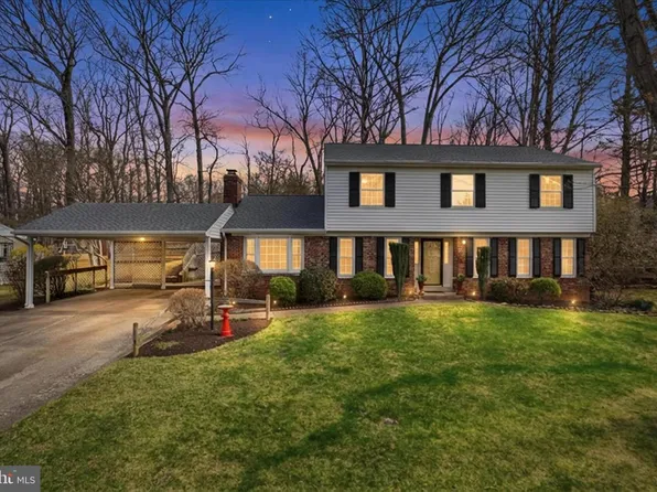 2228 Loch Lomond Dr, Vienna, VA 22181