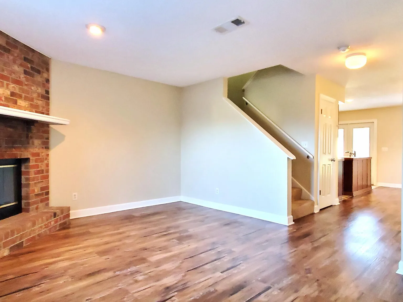 2 bed, 2.5 bath, 1700 sqft, $1,700 — Photo 2