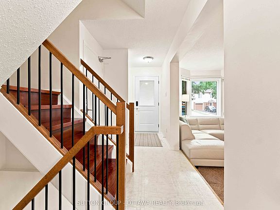 5th image of 66 Fieldgate Dr