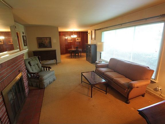 2nd image of 3227 N Knoll Blvd