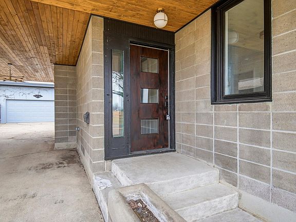 2nd image of 609 Harriet Ave