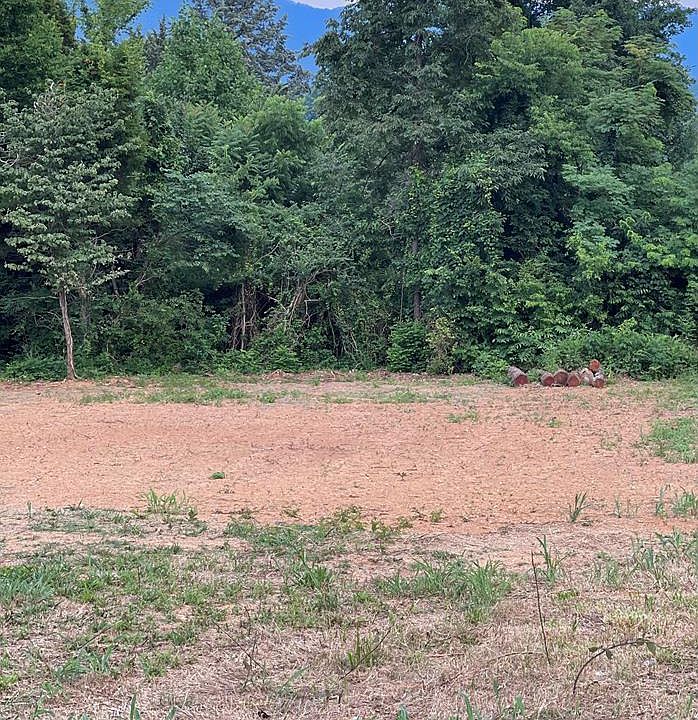 1st image of Robert E Lee Dr