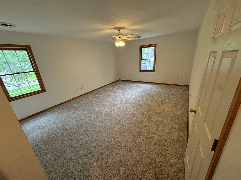 Bedroom (2nd floor)