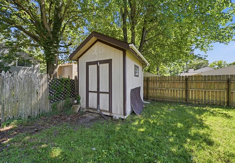 1810 Delaney St — Photo 33