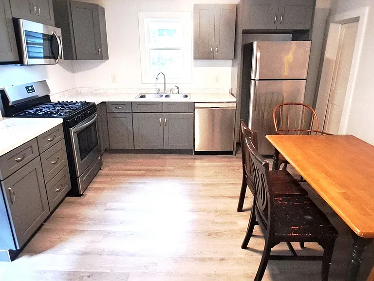112 Hudson St — Photo 4