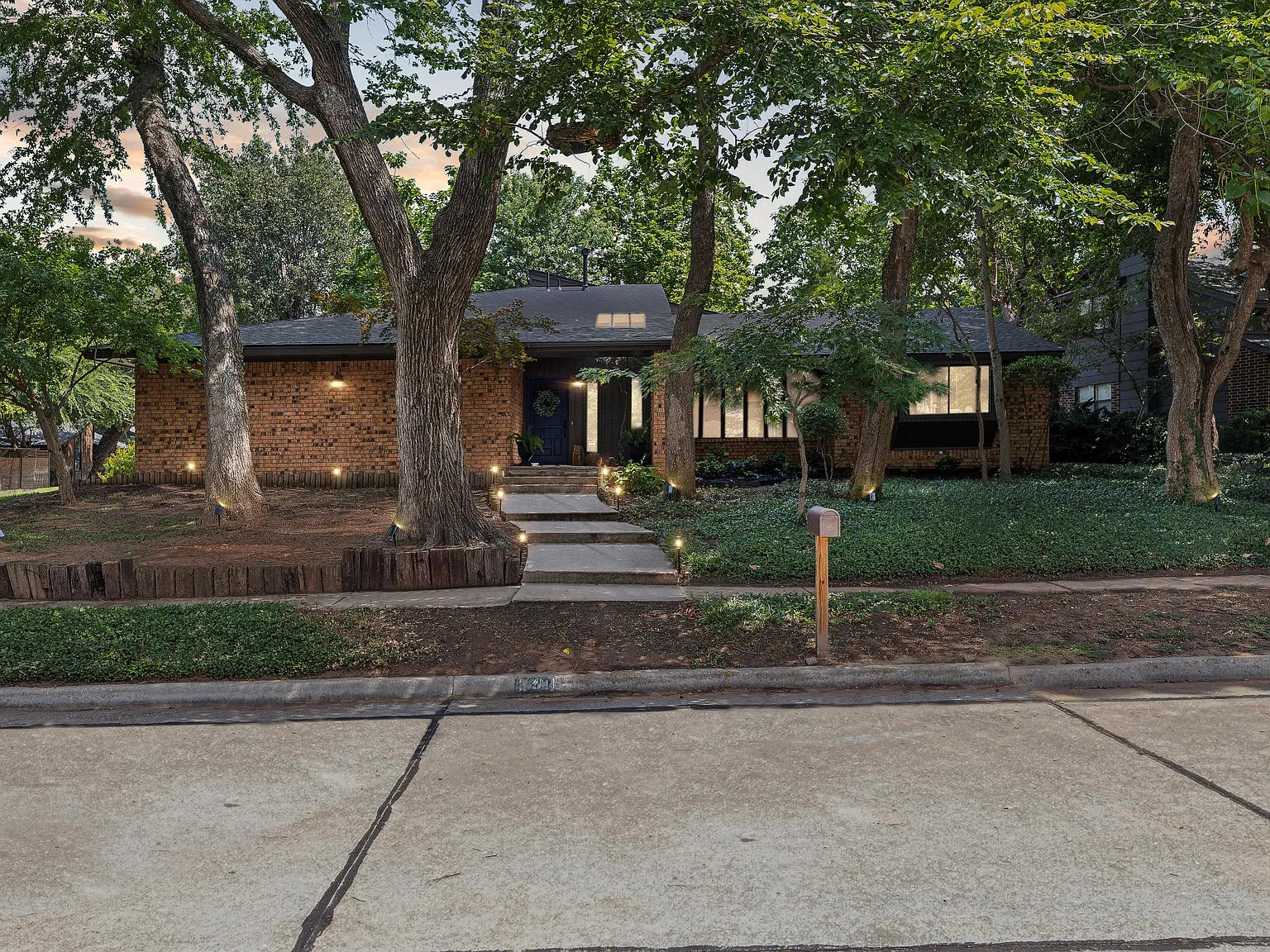 3 bed, 1900 sqft, $4,200 — Photo 3