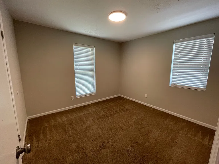 118 Hollingsworth Dr — Photo 16
