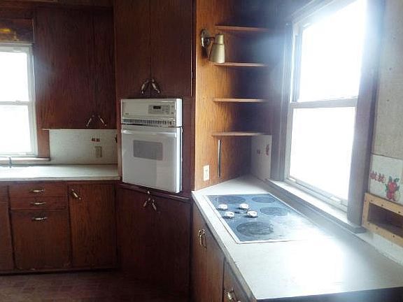 5th image of 610 N Anthony Ave