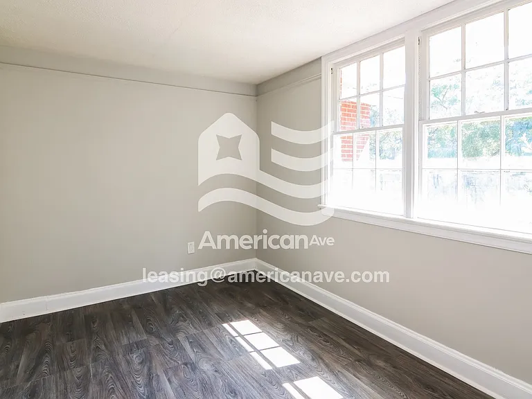 1317710_010_bedroom_11.jpg
