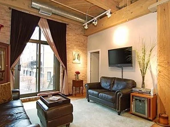 1330 W Monroe St APT 204, Chicago, IL 60607