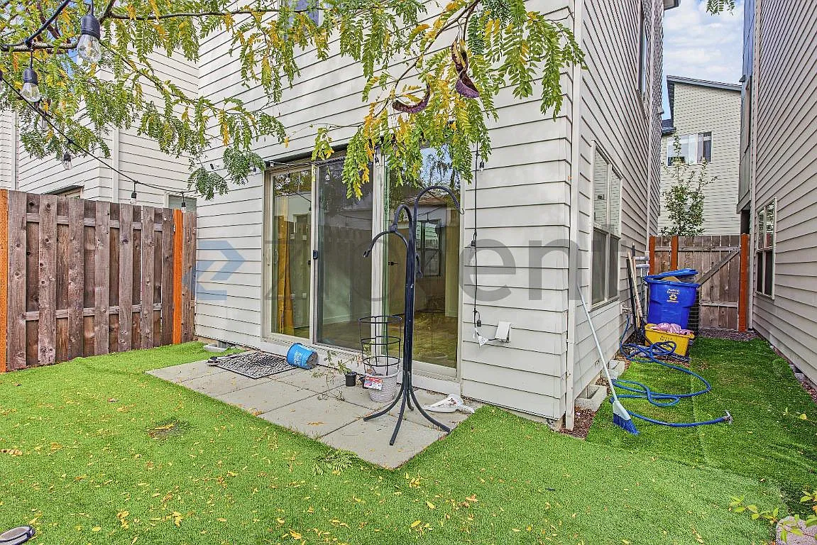 3 bed, 2.5 bath, 1375 sqft, $3,250 — Photo 4