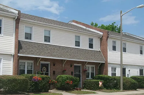 Hodges Ferry East Townhomes Photo 1