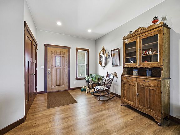 4th image of 2791 Creekview Trl