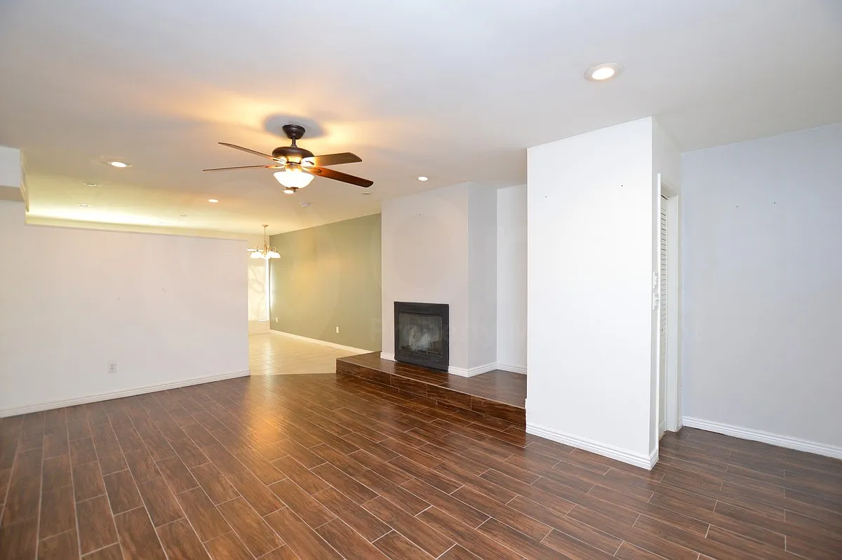 3 bed, 2.0 bath, 1204 sqft, $1,999 — Photo 3