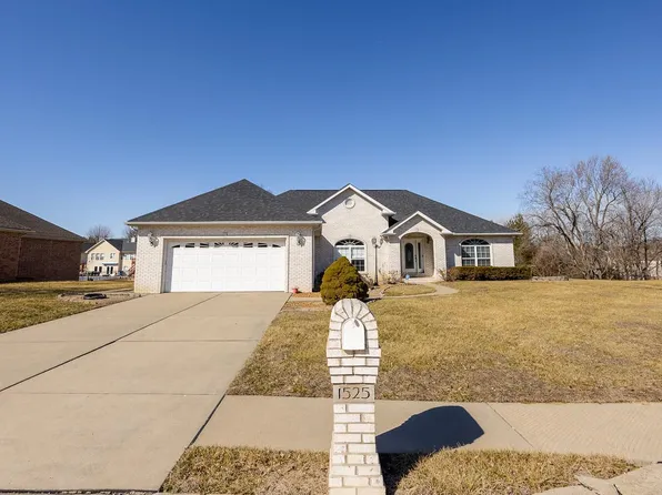 1525 Chesterfield Ct, Swansea, IL 62226