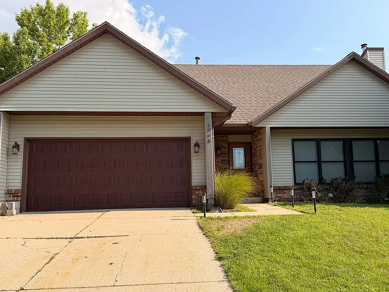 1795 Forest Lake Dr SE — Photo 21