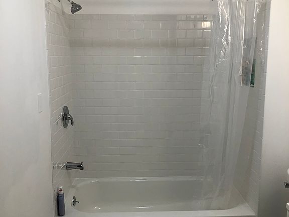 4th image of 627 W Main St APT 2