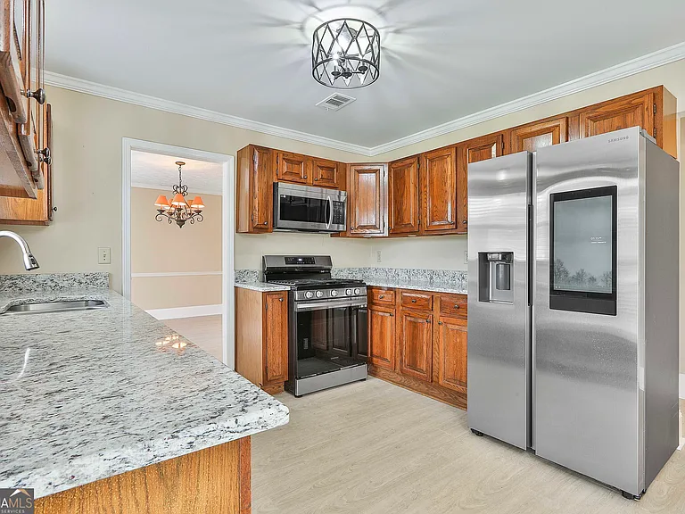 544 Sullivan Rd — Photo 15