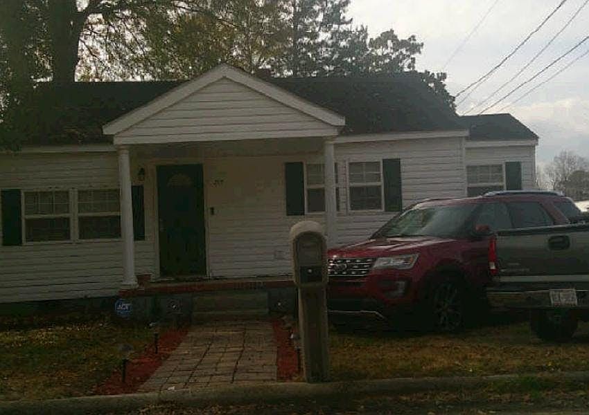 1st image of 219 W Brocklyn St