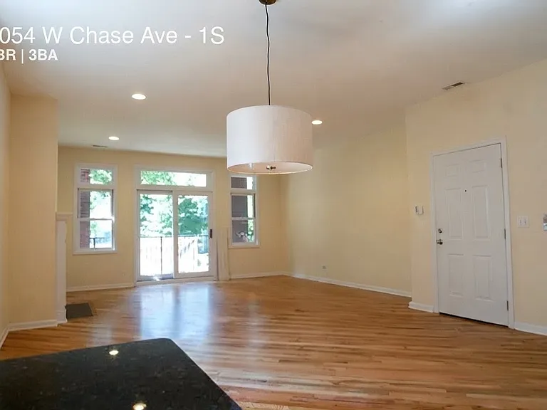 2054 W Chase Ave #1S — Photo 3