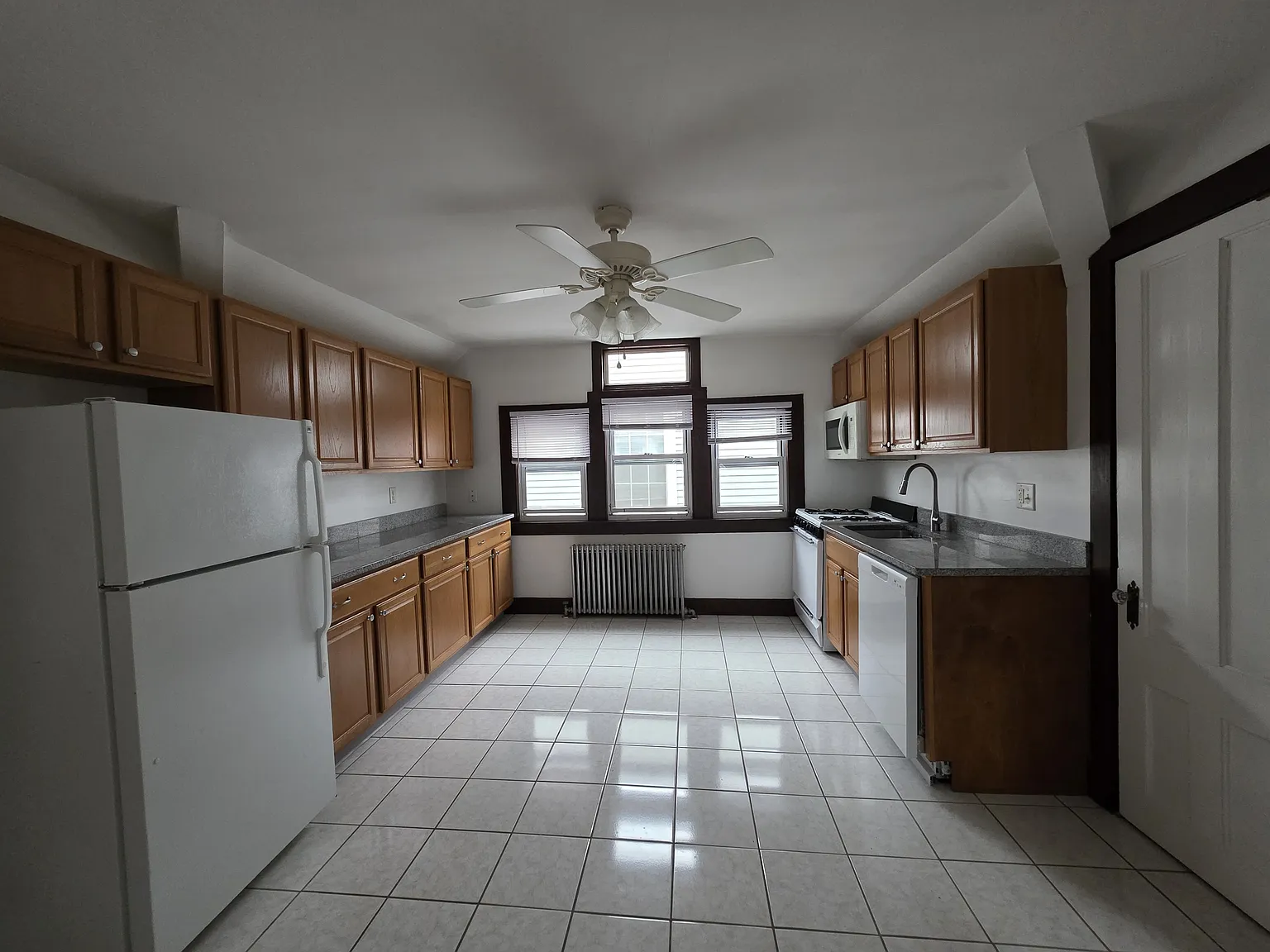 2 bed, $2,050 — Photo 2