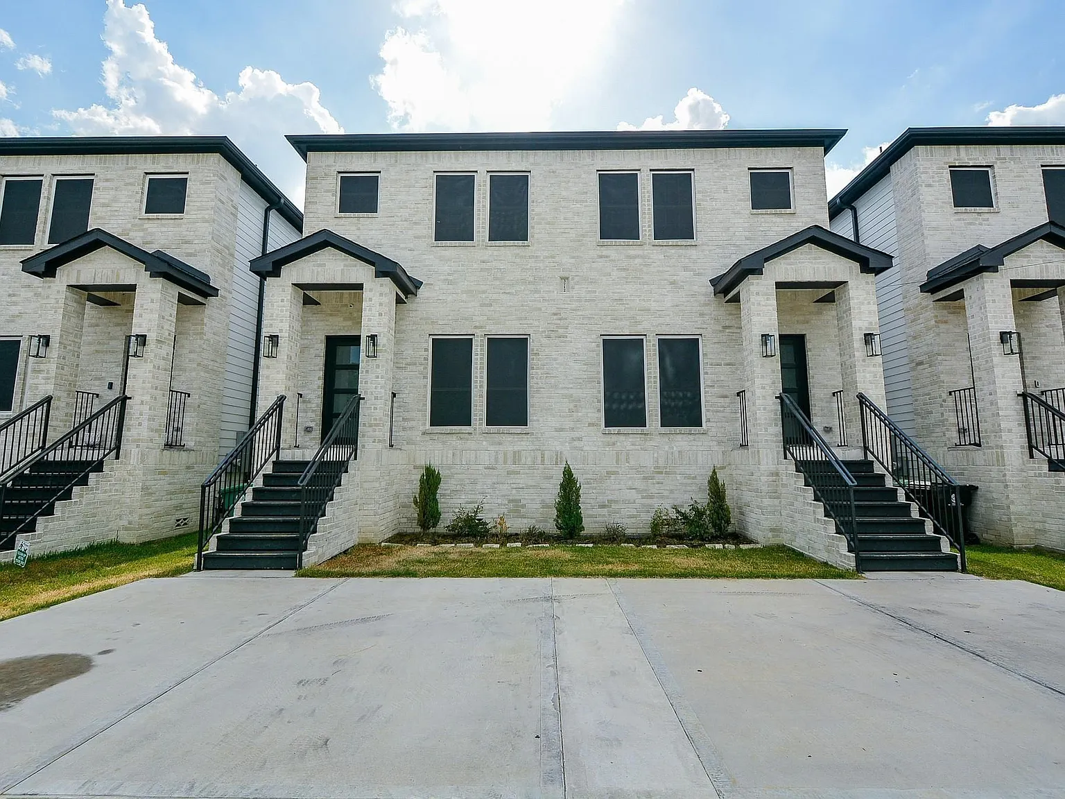 3 bed, 2.5 bath, 1666 sqft, $1,950 — Photo 1