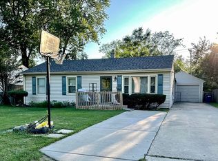 1120 Underwood Ter, Wheaton, IL 60189