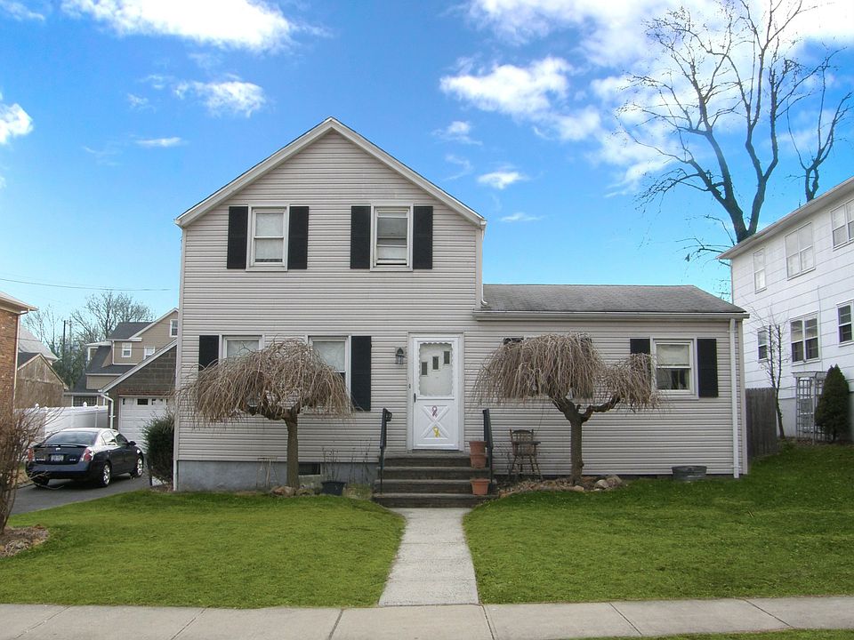 Charming Colonial with 1st Floor Master Bedroom