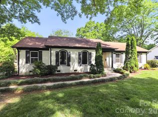 6632 Lancer Dr, Charlotte, NC 28226