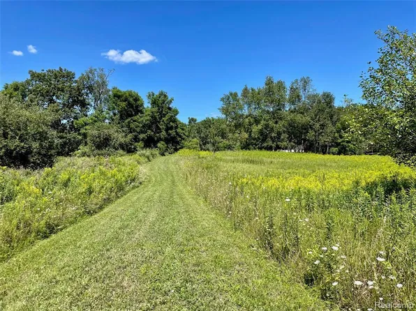 10845 Bigelow Rd, Davisburg, MI 48350