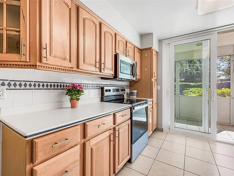 615 10th Ave NE #1 — Photo 18