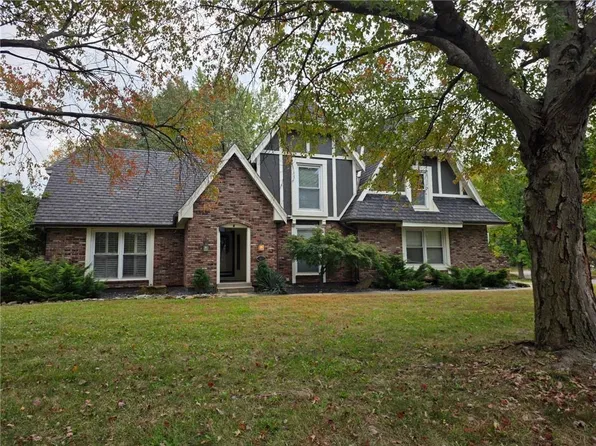 3617 NW Blue Jacket Dr, Lees Summit, MO 64064
