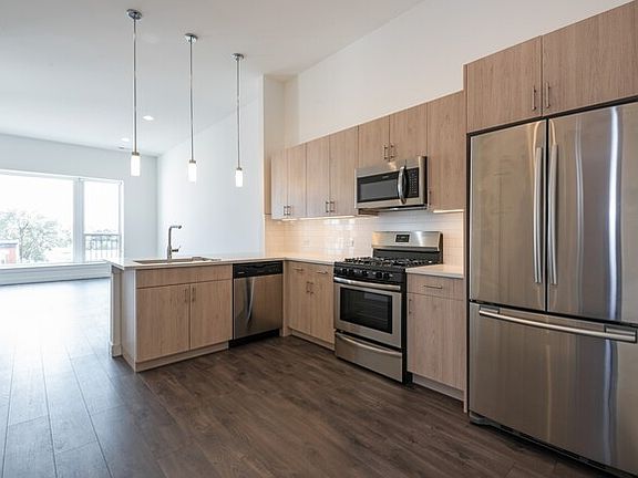 2nd image of 1509 N Western Ave APT 305