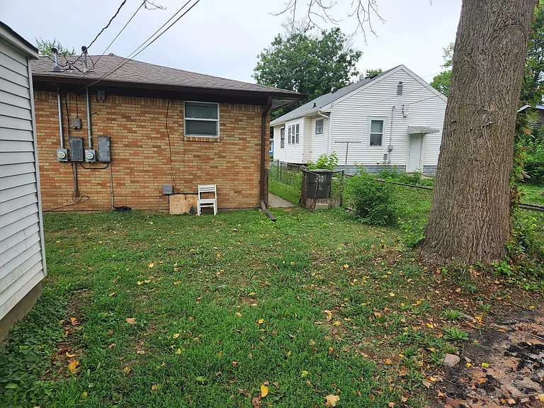 301 S Gray St — Photo 15