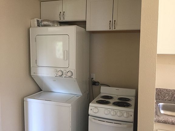 4th image of 2205 Willow St #1