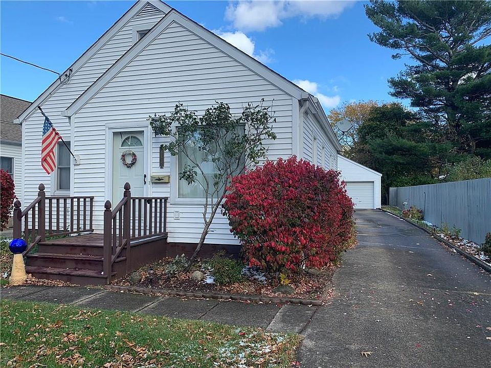 1st image of 813 Saint Clair Ave