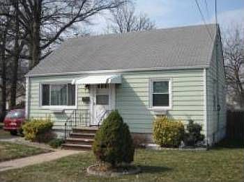 2nd image of 1627 Essex Ave