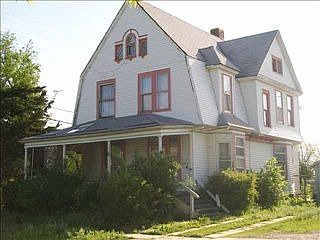2nd image of 612 N Plum St