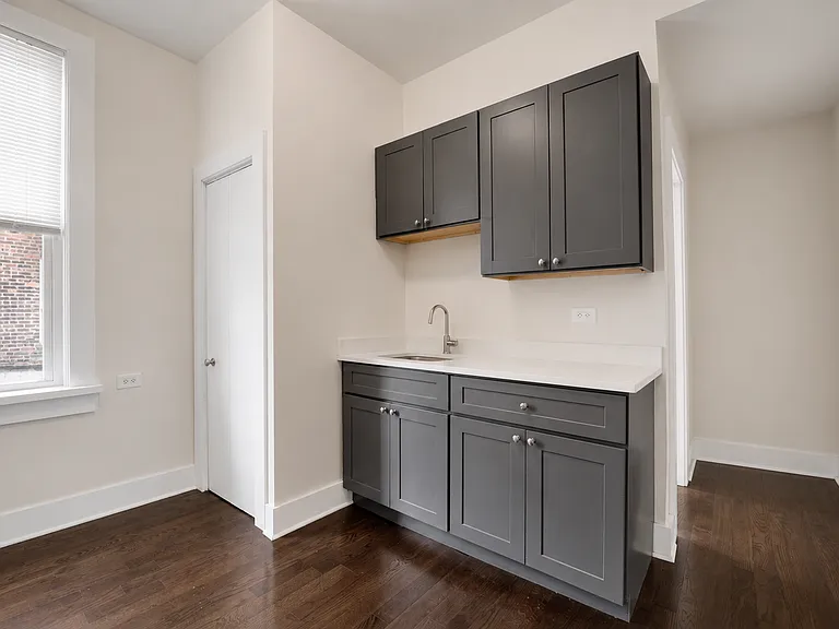1329 W 18th St #3F — Photo 11