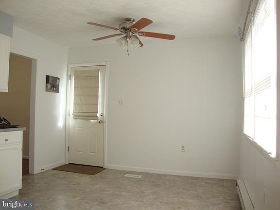 5th image of 23 Montague Cir