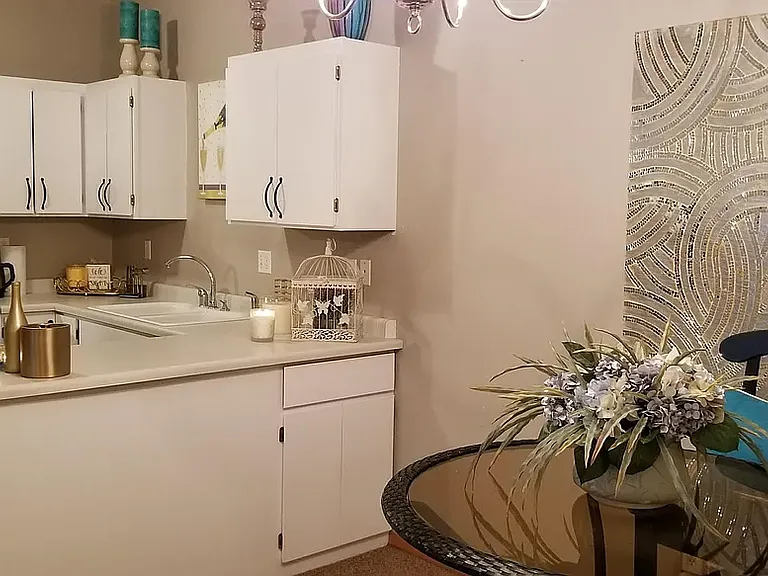 Cloudhaven Apartments — Photo 9